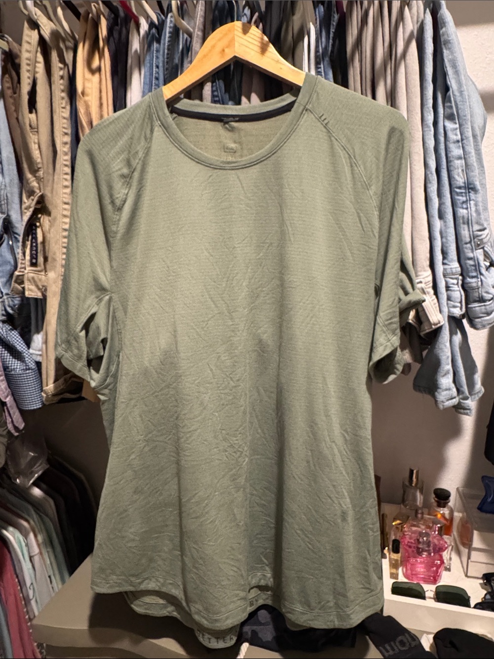lululemon athletica Men's Short Sleeve Crew Neck Tee - Olive Green